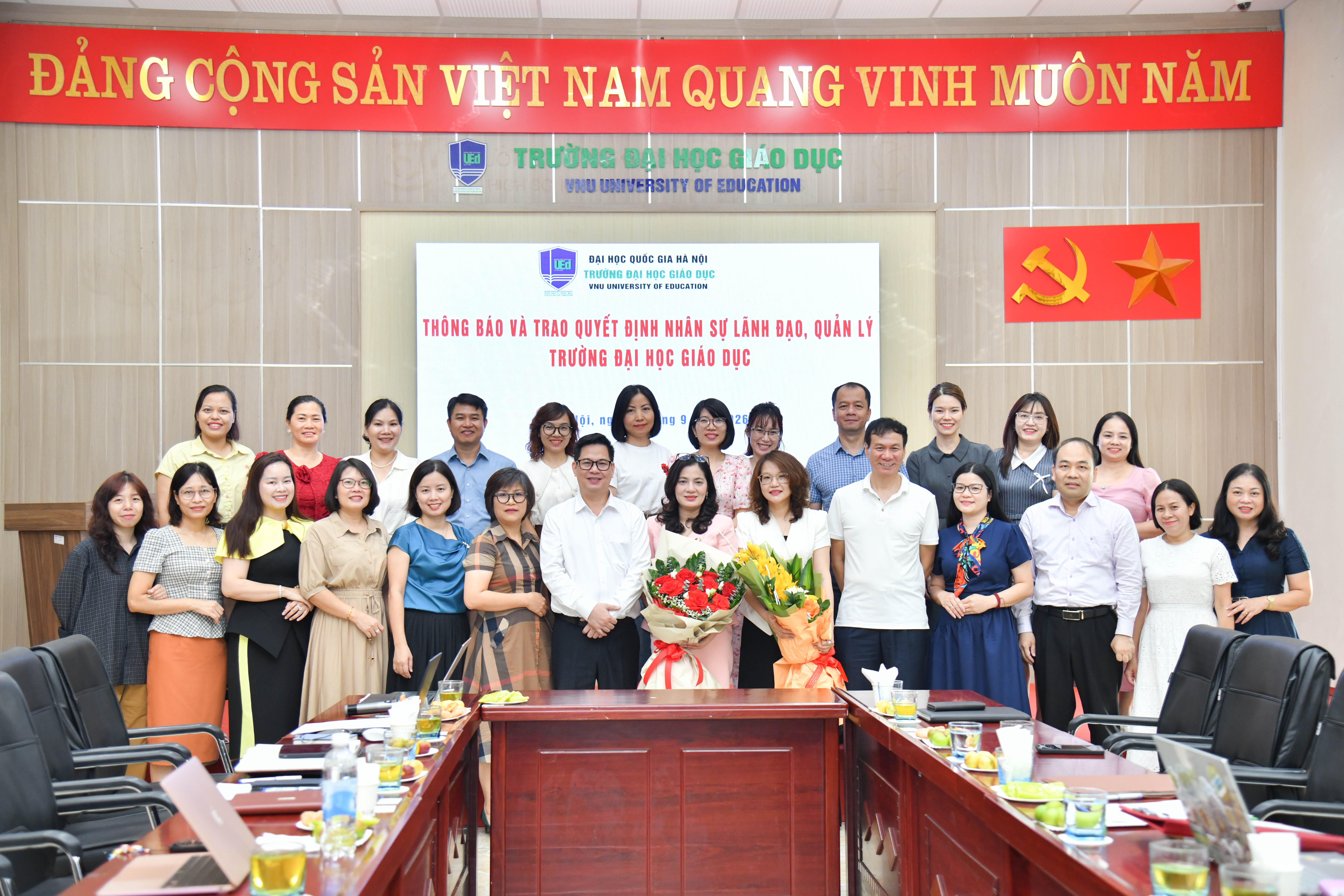 Trường Đại học Giáo dục – Thông báo và trao Quyết định nhân sự lãnh đạo, quản lý