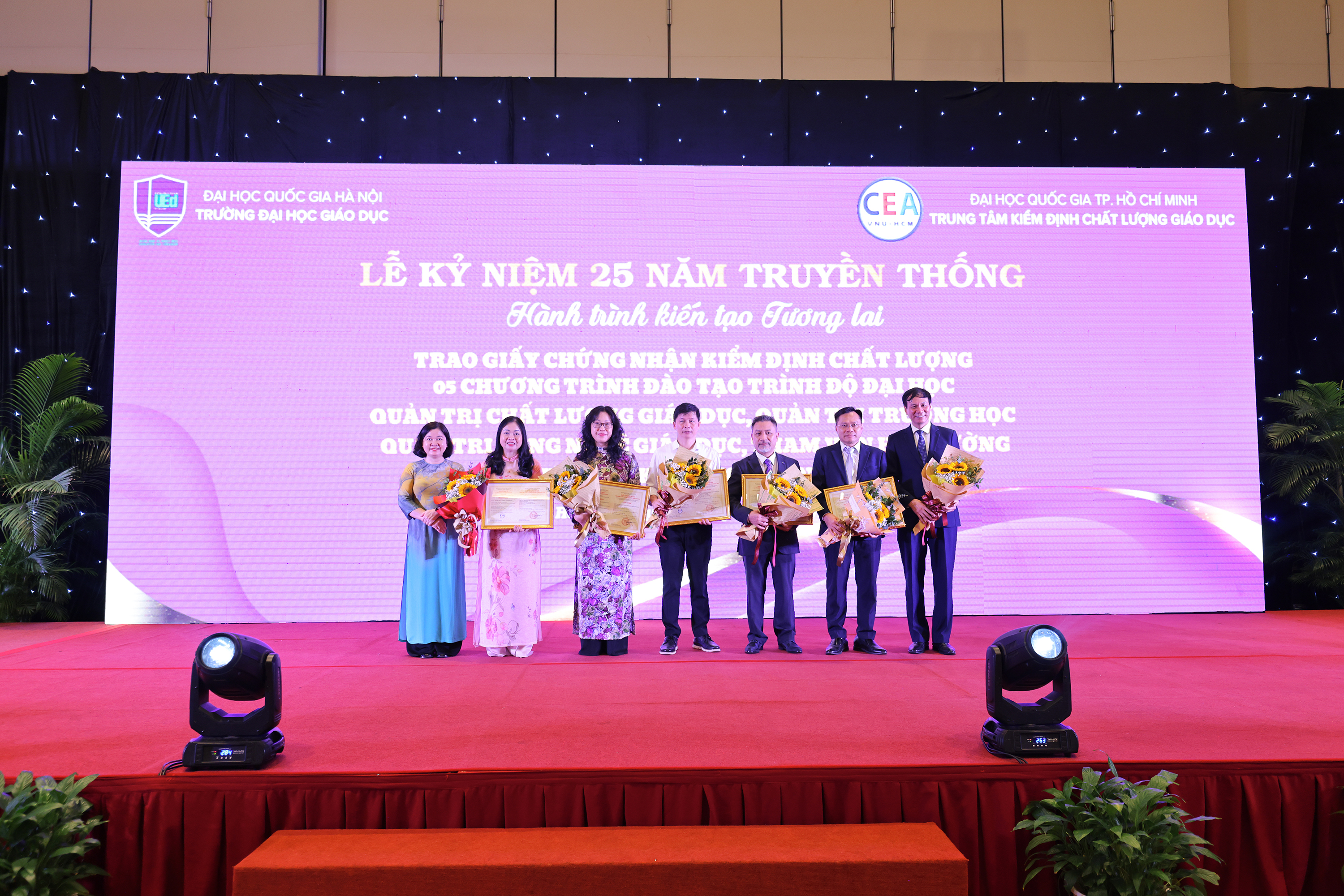 Trường ĐH Giáo dục đón nhận đạt chuẩn 5 chương trình đào tạo