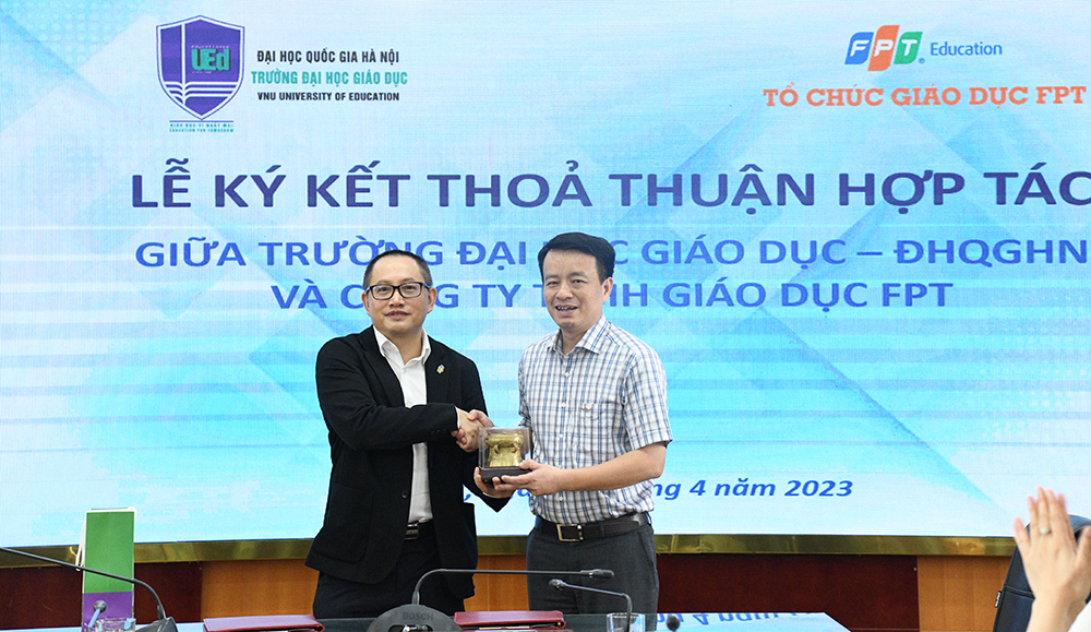 Lễ kí kết hợp tác giữa Trường Đại học Giáo dục - ĐHQGHN và Công ty TNHH Giáo dục FPT