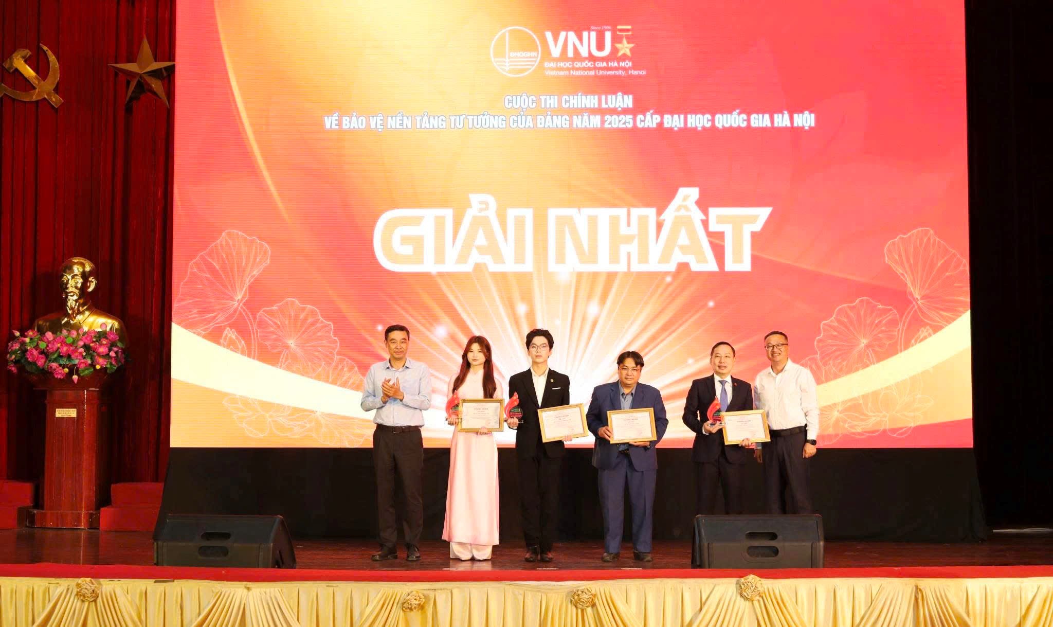 Tỏa sáng trí tuệ và bản lĩnh: Sinh viên Trường Đại học Giáo dục đạt thành tích xuất sắc tại Cuộc thi chính luận “Bảo vệ nền tảng tư tưởng của Đảng trong tình hình mới” năm 2025 cấp Đại học Quốc Gia Hà Nội